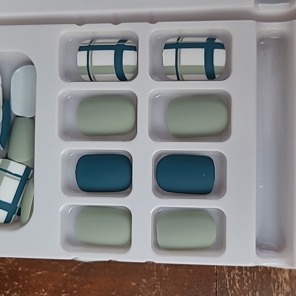 Nwt 48pcs Blue Gray Manicure & Pedicure Premium Press On Nails - Picture 11 of 13